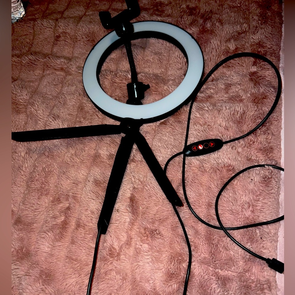 Tripod phone light ring